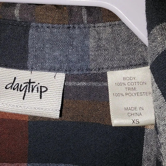 Daytrip Button Down with Lace Detail, Extra Small - Picture 4 of 6